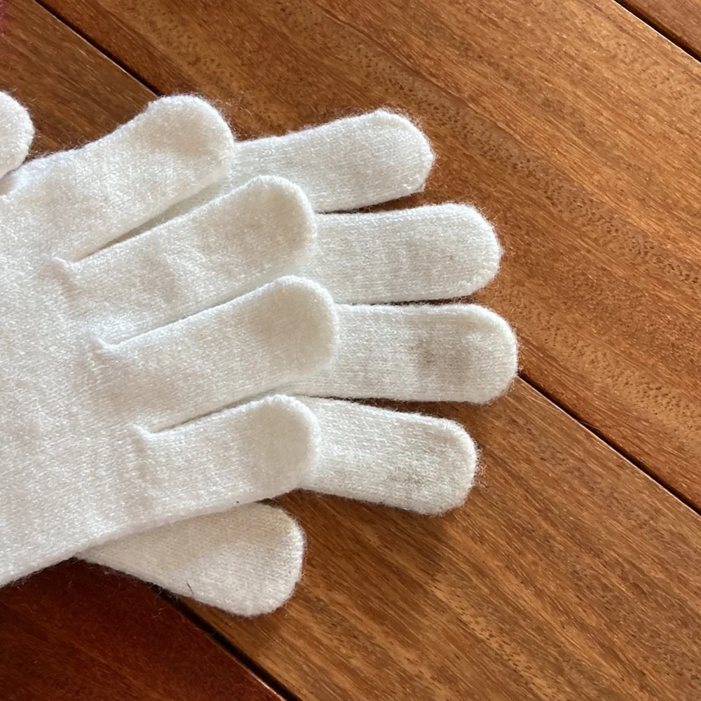 Two sets of girls gloves